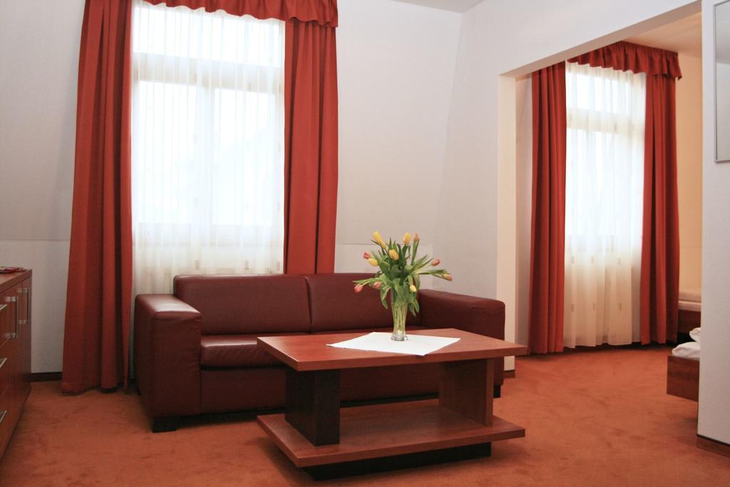 Garni Hotel Praha Trencianske Teplice Luaran gambar