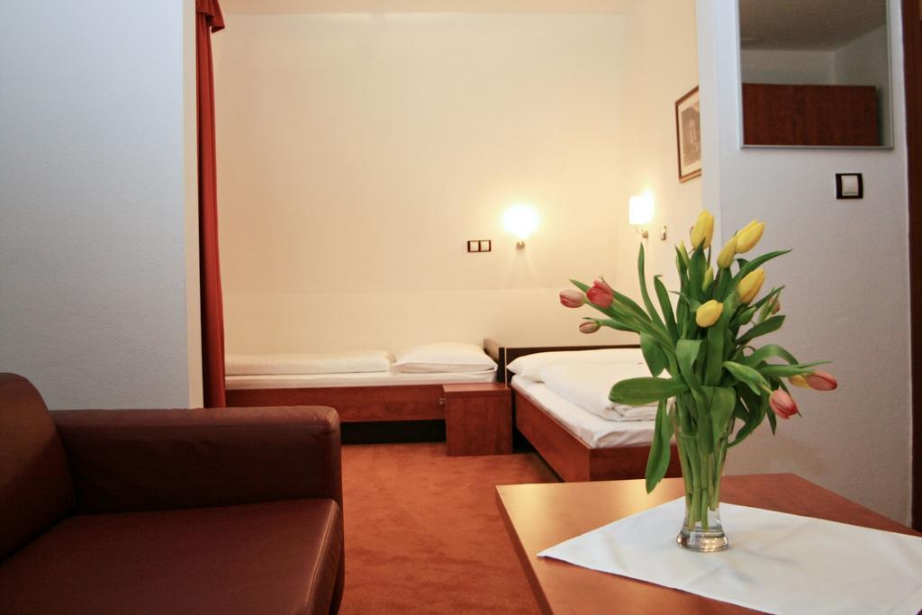 Garni Hotel Praha Trencianske Teplice Luaran gambar