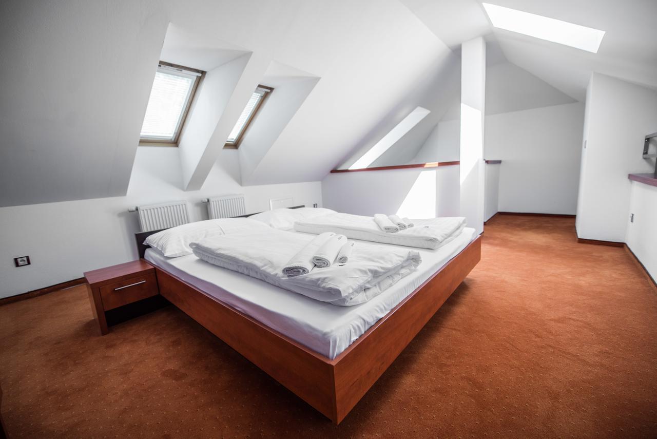 Garni Hotel Praha Trencianske Teplice Luaran gambar